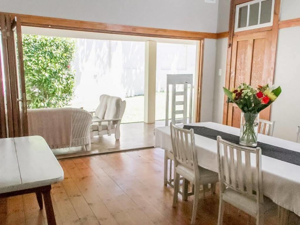 Coweys Corner Bed & Breakfast Durban Bagian luar foto