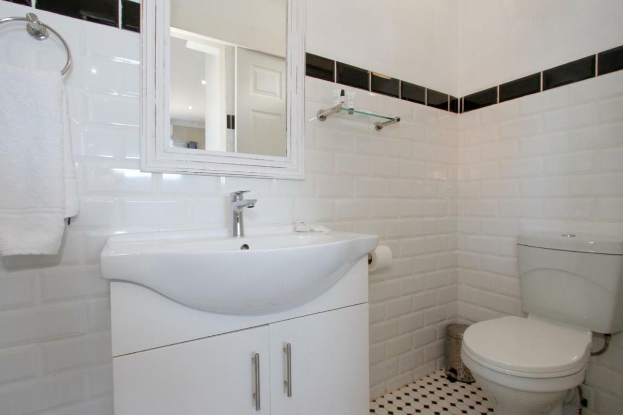 Coweys Corner Bed & Breakfast Durban Bagian luar foto