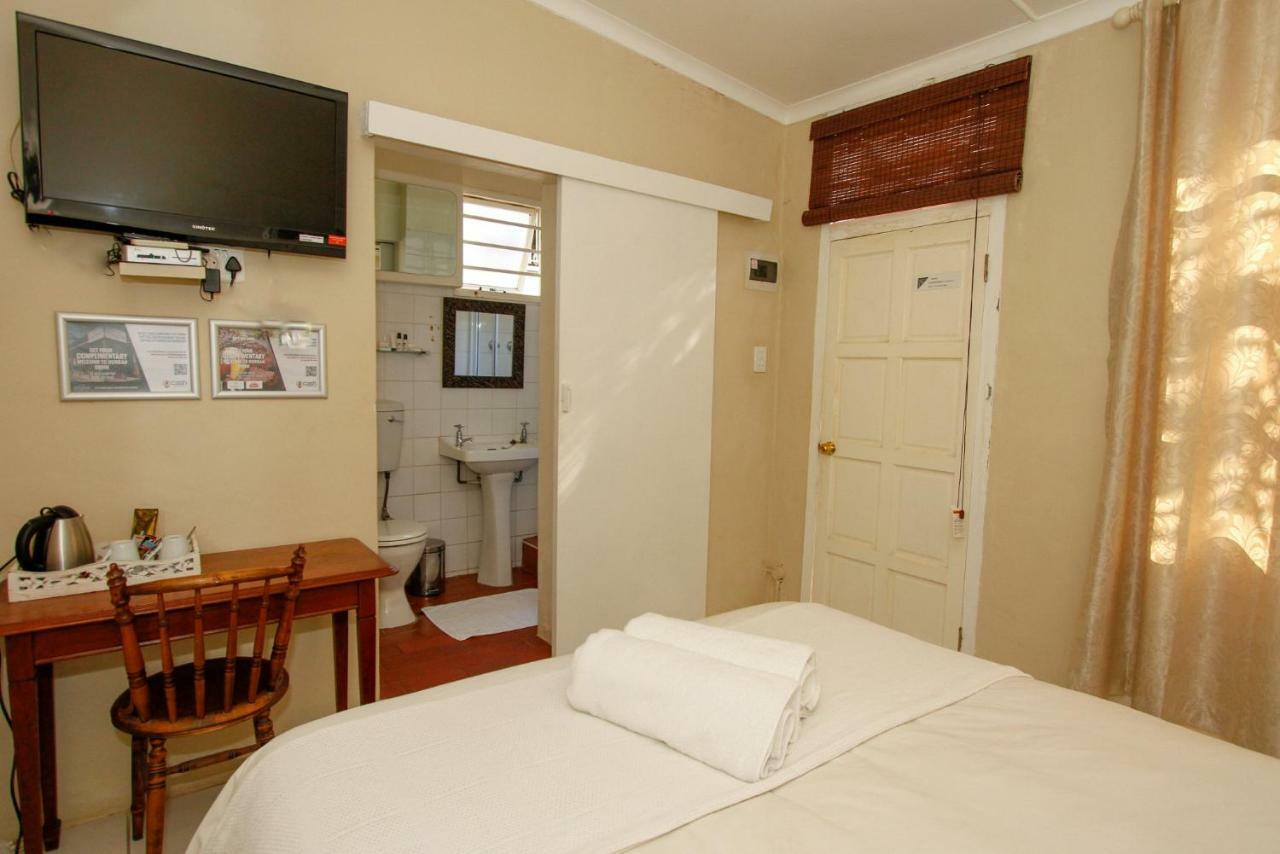 Coweys Corner Bed & Breakfast Durban Bagian luar foto