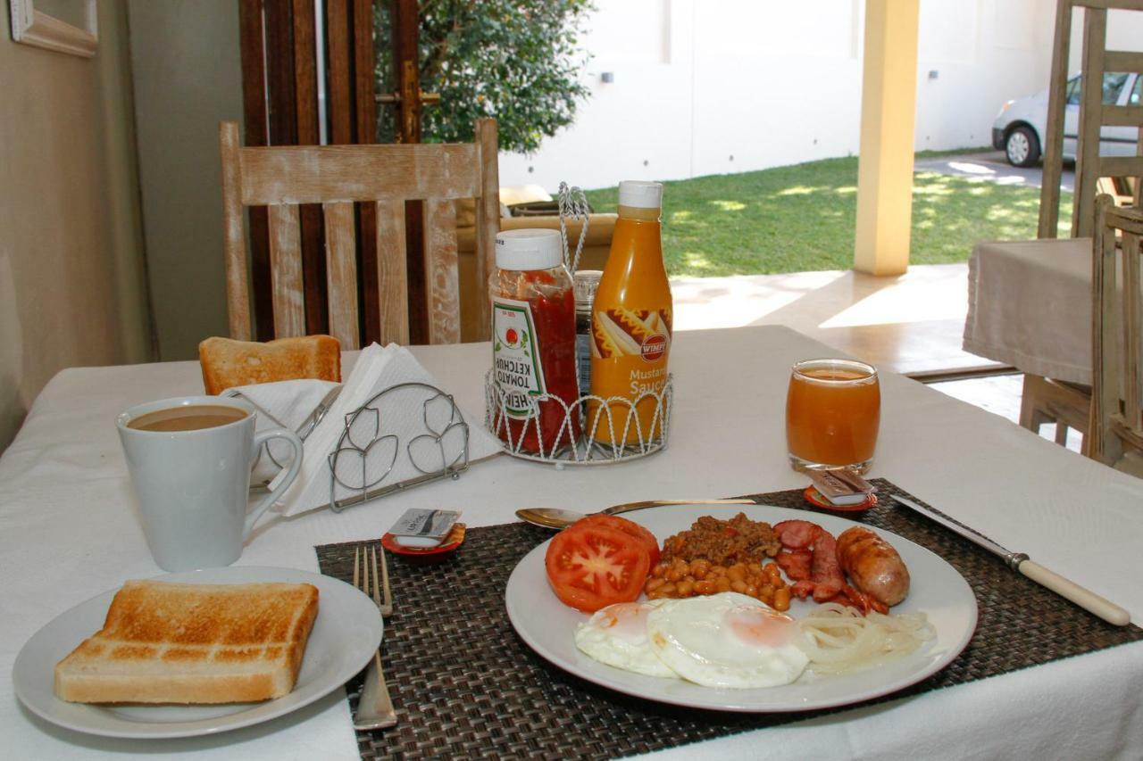 Coweys Corner Bed & Breakfast Durban Bagian luar foto