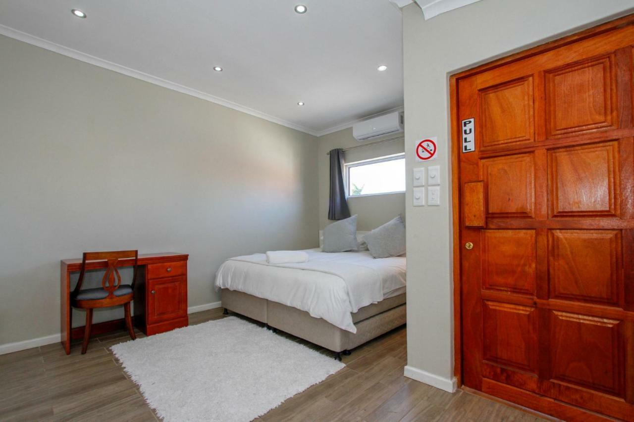 Coweys Corner Bed & Breakfast Durban Bagian luar foto